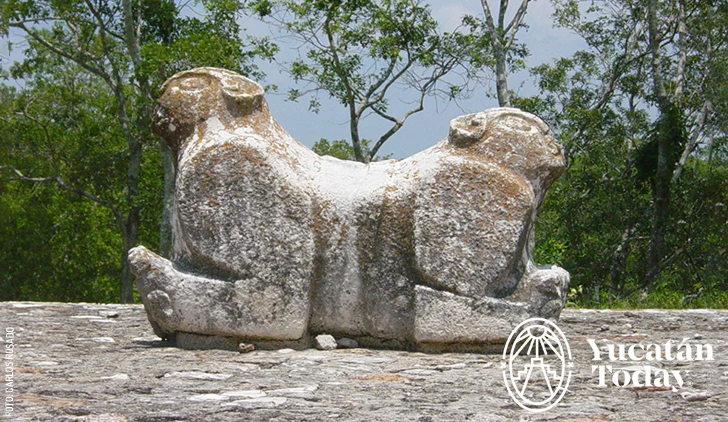 Trono-Jaguar-Bicefalo-en-Uxmal-by-Carlos-Rosado