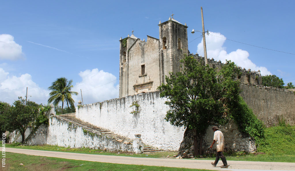 Yaxcaba-Templo-de-San-Juan-Bautista-en-Tixcacaltuyub-by-Leobardo-Cox
